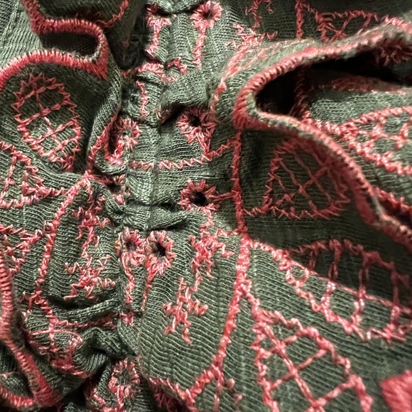 🆕 🌸 NWT Democracy Embroidered Ruffle Sleeve Knit Top – Size Small 🌸 - Picture 11 of 12